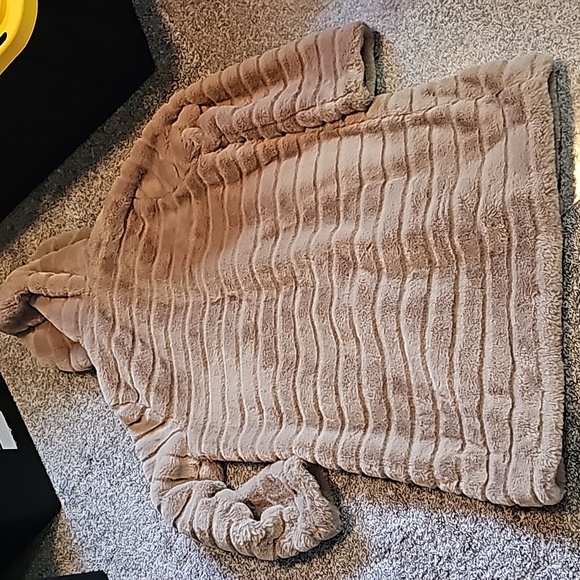 STUNNING TAN RACHEL ZOE RIBBED FAKE FUR HOODED COAT - Picture 13 of 14